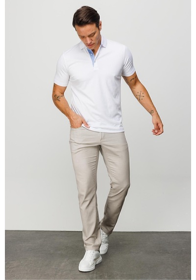 Desen Minimalist Polo Yaka Erkek T-shirt - Kısa Kol - Rahat Beyaz