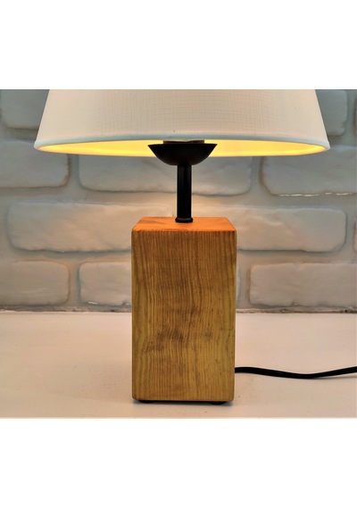 Teak Rengi Ahşap Kütük Ayaklı Beyaz Şapkalı Abajur Masa Lambası Altın
