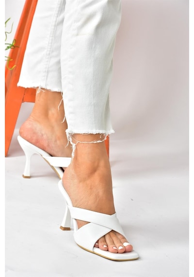 Fox Shoes Beyaz Çapraz Bantlı Kalın Topuklu Kadın Terlik P590033009