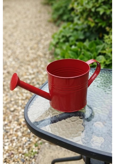 Tr Laura 5 Litre Metal Çiçek Bahçe Sulama Kabı - Modern Dekoratif Çok Amaçlı Sulak Kırmızı