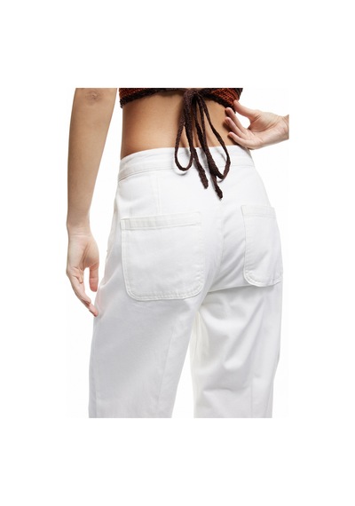 Koton Yüksek Bel Pamuklu Rahat Kalıp Düğme Detaylı Geniş Paça Pantolon - Wide Leg Jean Beyaz 5sal40046mw Beyaz Koton Yüksek Bel Pamuklu Rahat Kalıp Düğme Detaylı Geniş Paça Pantolon - Wide Leg Jean Beyaz 5sal40046mw Beyaz