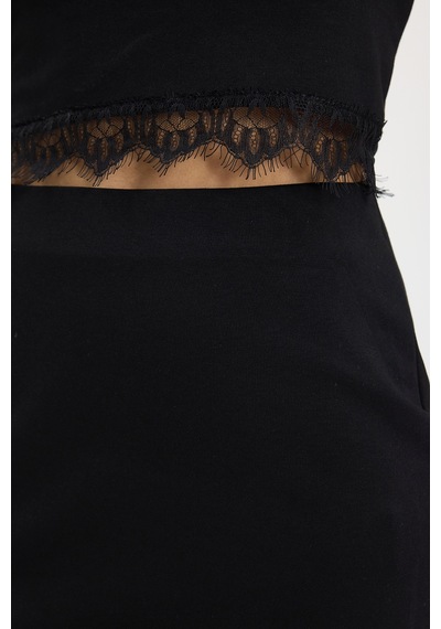 Tudors Kadın Slim Fit Dar Kesim Pamuklu Bisiklet Yaka Dantel Detaylı Siyah Etek Tişört Takım-50455