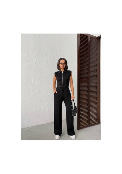 Meecy Kadın Polo Yaka Fermuarlı Crop Yelek Ve Geniş Paça Çimalı Pantolon İkili Takım Siyah Siyah Meecy Kadın Polo Yaka Fermuarlı Crop Yelek Ve Geniş Paça Çimalı Pantolon İkili Takım Siyah Siyah