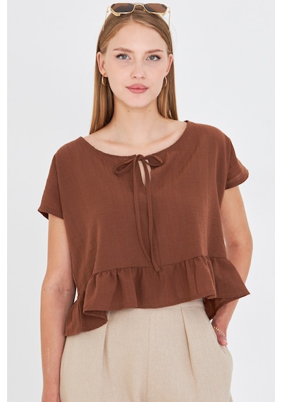 Armonika Kadın Açık Kahve Yarasa Kol Yakası Bağlamalı Eteği Fırfırlı Oversize Crop Bluz Arm-24y001088 Açık Kahverengi