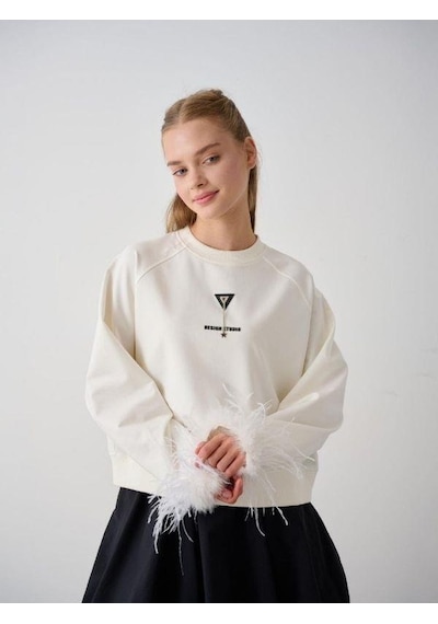 Kız Çocuk Kol Ucu Tüylü Tasarım Sweatshirt-14784 Ekru Kız Çocuk Kol Ucu Tüylü Tasarım Sweatshirt-14784 Ekru