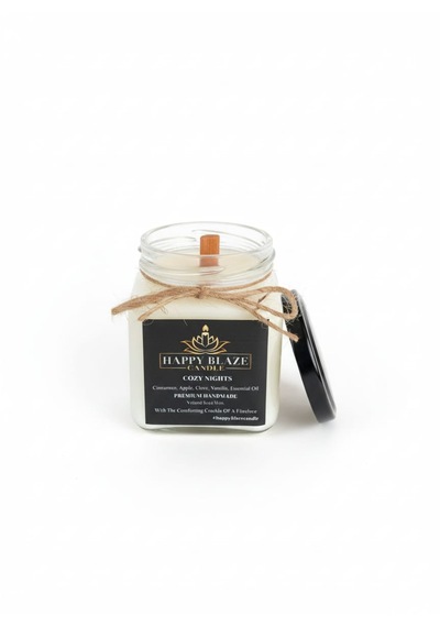Cozy Nights Tarçın & Vanilya Kokulu El Yapımı Doğal Soya Mumu Happy Blaze Candle Beyaz
