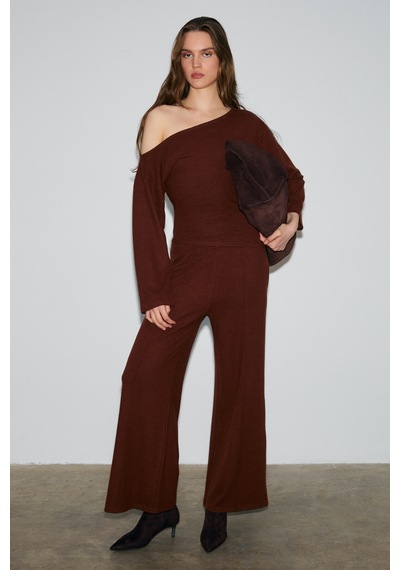 ETHIQUET NIVEAS Kadın Yumuşak Ve Esnek Kumaşlı Kayık Yakalı Yanı Büzgülü Koyu Kahverengi Sweatshirt ETHIQUET NIVEAS Kadın Yumuşak Ve Esnek Kumaşlı Kayık Yakalı Yanı Büzgülü Koyu Kahverengi Sweatshirt