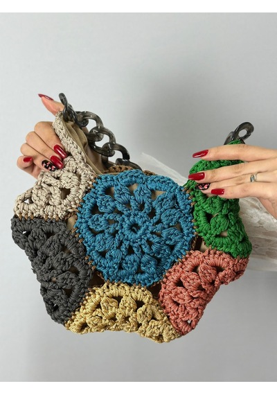El Örgüsü Çiçekli Kadın El Çantası 30x27 Cm Renkli