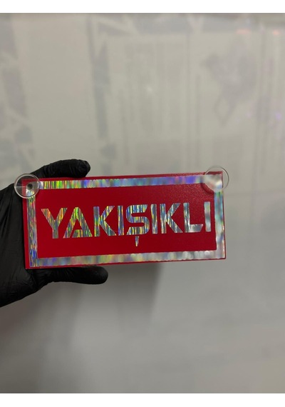 Kırmızı Renk Üzeri Hologram Renk Yakışıklı Yazılı Vantuzlu Cam Süsü
