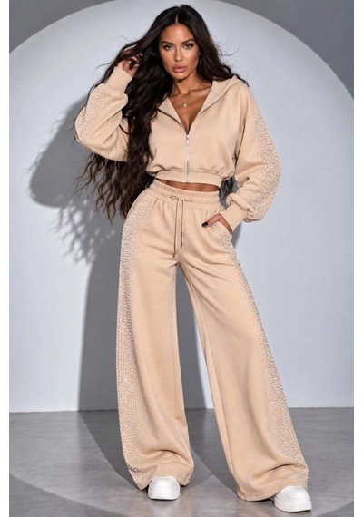 Zennamoda Kadın Taş Baskı Detaylı Fermuarlı Crop Sweatshirt Ve Geniş Paça Eşofman Takımı Bej Zennamoda Kadın Taş Baskı Detaylı Fermuarlı Crop Sweatshirt Ve Geniş Paça Eşofman Takımı Bej