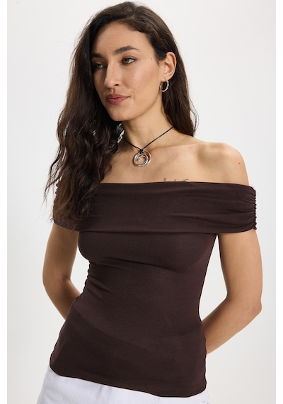 Tudors Kadın Slim Fit Dar Kesim Pamuklu Kayık Yaka Kısa Kollu Likralı Kahverengi Bluz-50360 Tudors Kadın Slim Fit Dar Kesim Pamuklu Kayık Yaka Kısa Kollu Likralı Kahverengi Bluz-50360