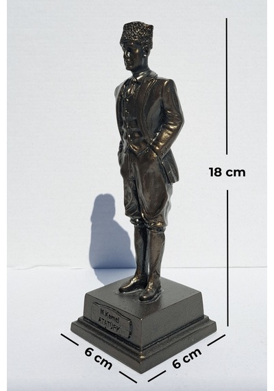 Kalpaklı Atatürk Heykeli Biblo