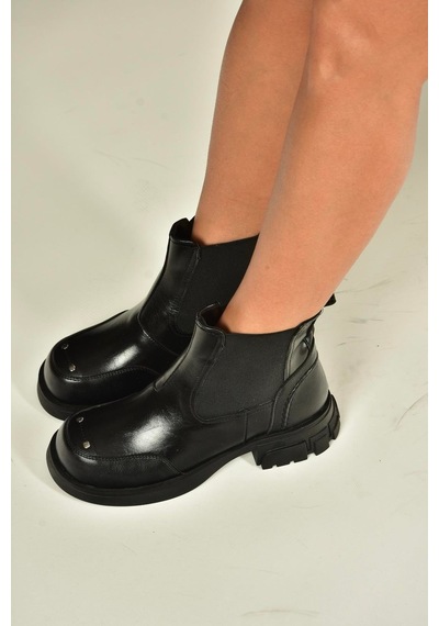 Fox Shoes V312402609 Siyah Kalın Tabanlı Lastik Detaylı Kadın Bot Siyah