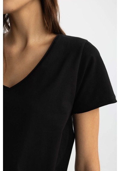 Defacto Regular Fit V Yaka Basic Kısa Kollu Tişört K1507AZ24SMBK81 Siyah Defacto Regular Fit V Yaka Basic Kısa Kollu Tişört K1507AZ24SMBK81 Siyah
