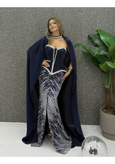 E&A Eren Abiye Lacivert Çıkarılabilir Pelerinli Taş İşlemeli Balık Model Straplez Maxi Abiye E&A Eren Abiye Lacivert Çıkarılabilir Pelerinli Taş İşlemeli Balık Model Straplez Maxi Abiye