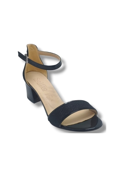 Selfie 4270-26 Simli Rugan Tek Bant Orta Topuk Büyük Numara Fashion Kadın Sandalet 5,5cm 41-43 Siyah Selfie 4270-26 Simli Rugan Tek Bant Orta Topuk Büyük Numara Fashion Kadın Sandalet 5,5cm 41-43 Siyah