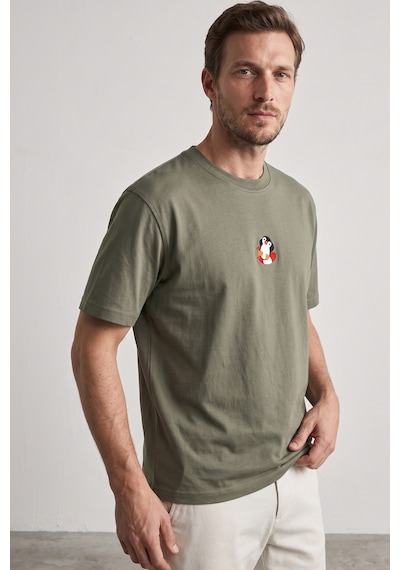 Elemge %100 Pamuk Compact Penye Süprem Haki Penguen Nakışlı Trend Fit Erkek Tok Kumaş T-shirt Rahat Kesim Elemge %100 Pamuk Compact Penye Süprem Haki Penguen Nakışlı Trend Fit Erkek Tok Kumaş T-shirt Rahat Kesim