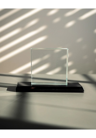 Sonsuzluk Karesi 12x12 Cm - Kristal Cam Premium Kaideli Masaüstü Dekor