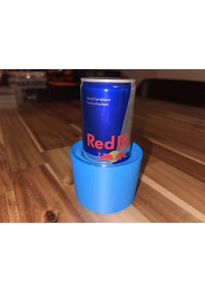 Tesla Model 3 Red Bull Kutuları İçin Bardaklık