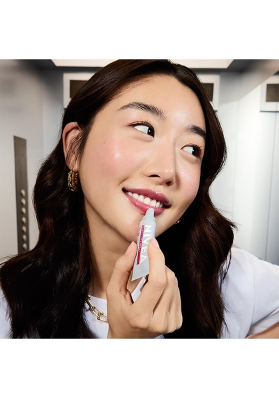 Spf30 Glowy Lips Berry Nemlendirici Dudak Parlatıcısı Ve Bakım Kremi 10 Ml,hyaluronik Asit E Vitamini,gliserin