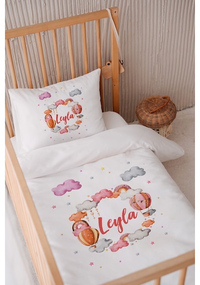 %100 Pamuk Saten Isme Özel Isimli 100x150 Bebek Yatak Nevresim Seti Pembe Balon Ve Süslü Bulutlar