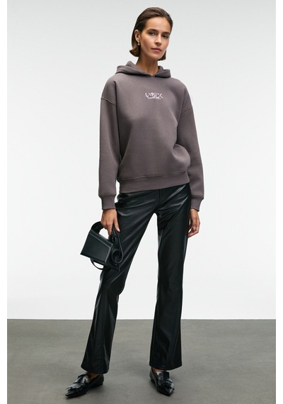 Grimelange YANMESA Kadın Oversize Baskı Ve Nakış Detaylı Uzun Kollu Kapüşonlu Antrasit Sweatshirt