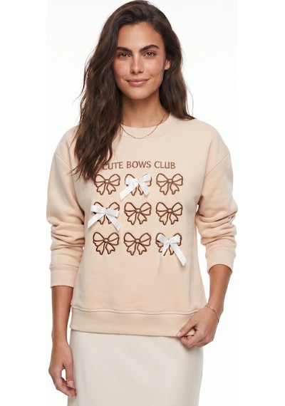 Onloox Kadın Bej Bej Pamuklu Üç İplik Şardonlu Bisiklet Yaka Fiyonk Nakışlı Kurdele Aksesuarlı Sweatshirt Onloox Kadın Bej Bej Pamuklu Üç İplik Şardonlu Bisiklet Yaka Fiyonk Nakışlı Kurdele Aksesuarlı Sweatshirt