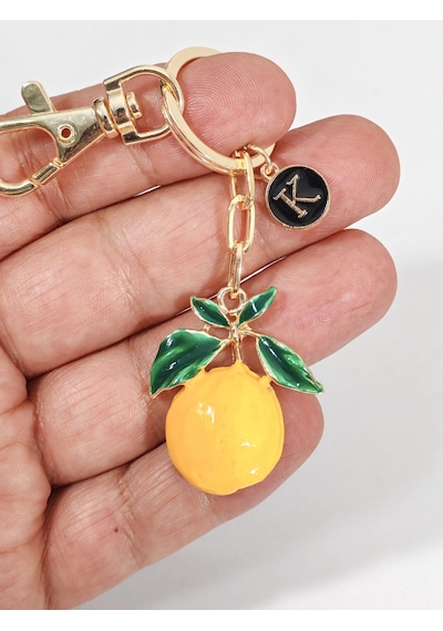 Limon Figürlü Kişiselleştirilebilir Harfli Metal Anahtarlık - Yaz Temalı Şık Çanta Aksesuarı Ve Hedi