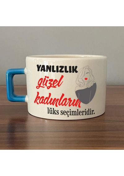 Yalnızlık Güzel Kadınların Lüks Seçimleridir Baskılı Kadınlar Günü Mavi Kulplu C Fincan