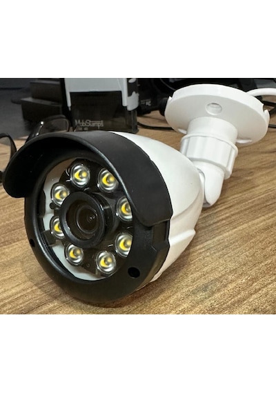 3 Lü Hareket Algılayan 5 Mp Lens 8 Warm Led Gece Renkli Gösteren Güvenlik Kamerası Seti Bs 2308w