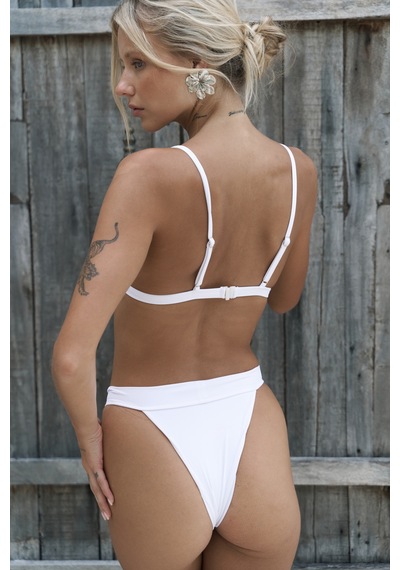 Mai Collection Mai Studios Co. Bagus Askılı Üçgen Beyaz Bikini Üstü Beyaz