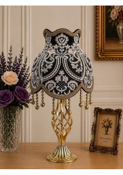 Koyu Füme Fransız Dantel Beyaz İşlemeli Kadife Başlık Gold Metal Ayaklı Klasik Model Abajur 50x25cm