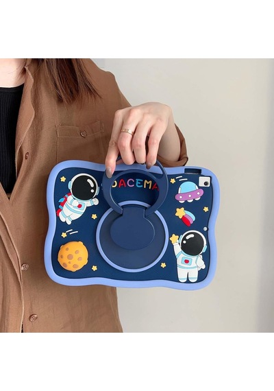 Samsung Galaxy Tab A11 Plus İle Uyumlu Kılıf 360 Derece Döner Stand Yatay Dikey Kullanılabilir, Kawaii Askılı Tasarım Kalem Yuvası Özellikli Sevimli Space-man Tasarımı