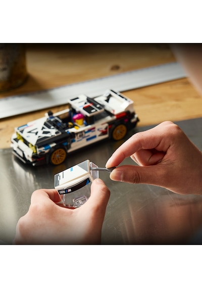 LEGO® Speed Champions BMW M3 (E30) 77263 - 9 Yaş ve Üzeri Çocuklar için 1 Minifigür İçeren Yaratıcı Oyuncak Yapım Seti (358 Parça)
