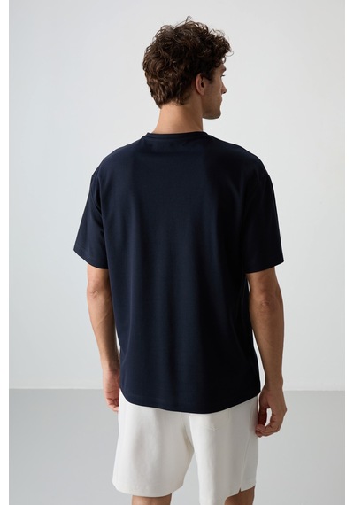 Air Jones Tommy Life Lacivert Pamuklu Kalın Yüzeyi Dokulu Oversize Fit Baskılı Erkek T-shirt - 88370 Lacivert Air Jones Tommy Life Lacivert Pamuklu Kalın Yüzeyi Dokulu Oversize Fit Baskılı Erkek T-shirt - 88370 Lacivert