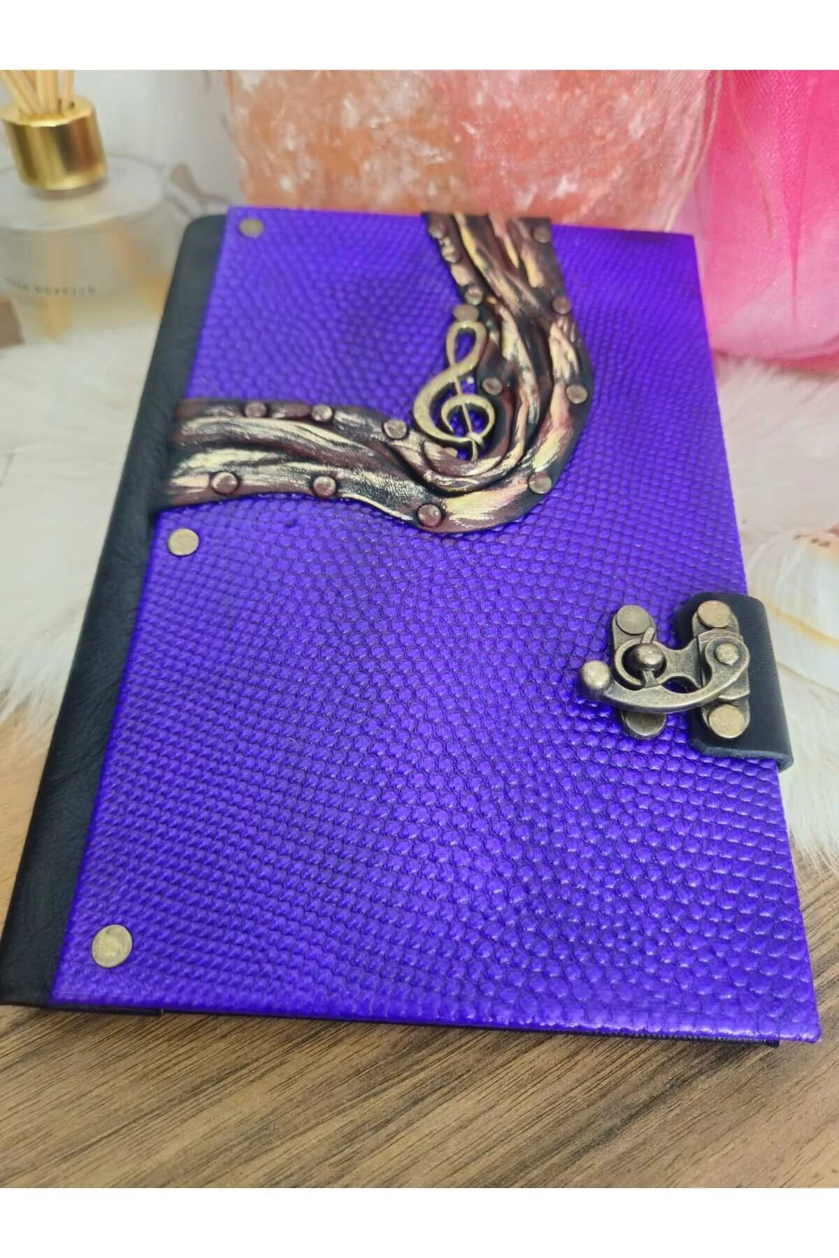 Sol Anahtarı Hakiki Deri Italyan Baskili Özel Desen El Yapımı Defter Mor