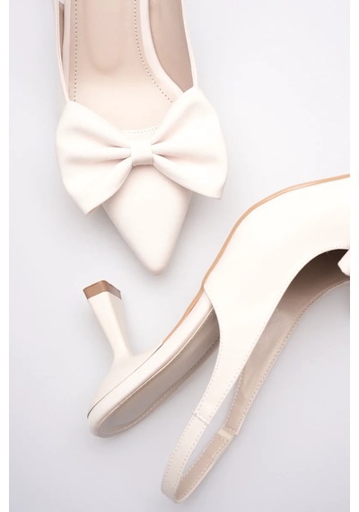 Trendella Bej Fiyonklu Kitten Topuklu Slingback Kadın Ayakkabı Tr08ms24b Siyah