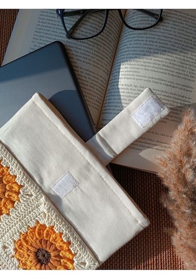 Aksesuarsepeti El Yapımı Ayçiçek Desenli Motifli Astarlı Cepli Kadın Tablet Çantası Kitap Çantası Organizer Çanta Krem