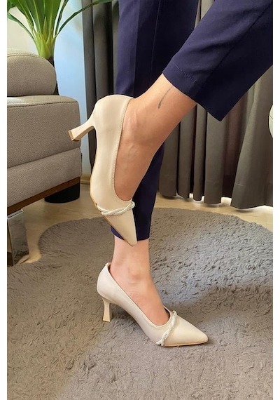 Kadın Krem Cilt Taş Detaylı Sivri Burun 7,5 Cm Topuklu Stiletto Krem