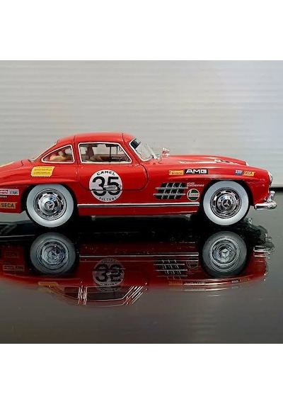 Mercedes-benz 300 Sl 19054 Model Tasarımlı 1:24 Ölçek Kapıları Açılan Gerçekçi Detaylı Model Araba