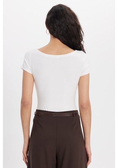 Tudors Kadın Slim Fit Dar Kesim Pamuklu Yumuşak Dokulu Kısa Kollu Kayık Yaka Beyaz Tişört-50529