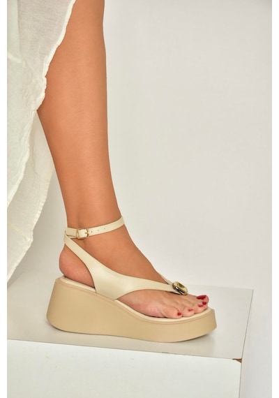 Fox Shoes Y973465909 Bej Parmak Arası Dolgu Tabanlı Kadın Sandalet Bej