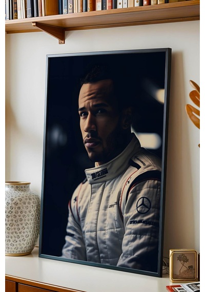 Lewis Hamilton Efsanevi F1 Portresi Çerçeveli Tablo - Lüks Modern Formula 1 Duvar Dekoru Siyah