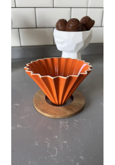 V60 Ahşap Standlı Dripper - Turuncu