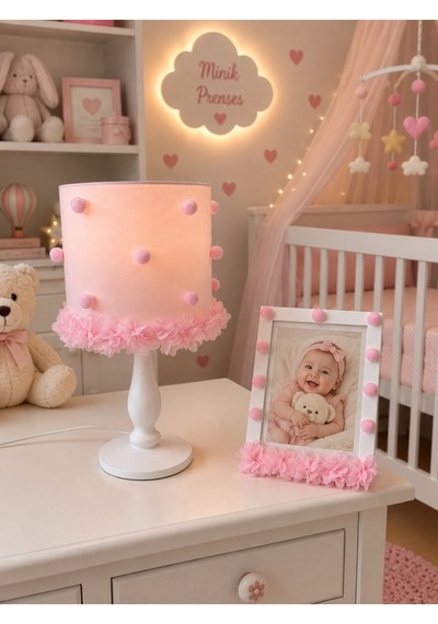 Pembe Ponponlu Bebek Odası Abajur Ve Fotoğraf Çerçevesi Seti El Yapımı Kız Bebek Odası Deko Pembe