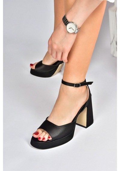 Fox Shoes Siyah Saten Kumaş Kalın Platform Topuklu Kadın Ayakkabı M570345604 Siyah