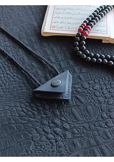 Mini Cevşen Dualı Kolye Muska Hakiki Deri El Yapımı Üçgen Siyah
