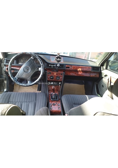 Mercedes W124 Kasa 200 E 1985 Ve 1995 Arası 50 Parça Kuş Gözü Maun Kaplama