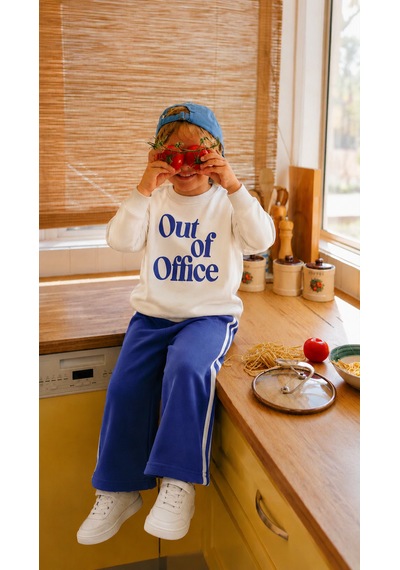 Elzo Collection Erkek Çocuk Üst Out Of Office Baskılı Alt Çizgili 3 İplik Kumaş Alt Üst Eşofman Takım Ekru - Lacivert Elzo Collection Erkek Çocuk Üst Out Of Office Baskılı Alt Çizgili 3 İplik Kumaş Alt Üst Eşofman Takım Ekru - Lacivert