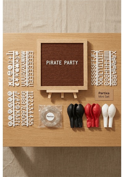 Korsan Temalı Doğum Günü Süsleme Mini Set Kahve Keçe Yazı Panosu Standlı Balon Zincirli Çocuk